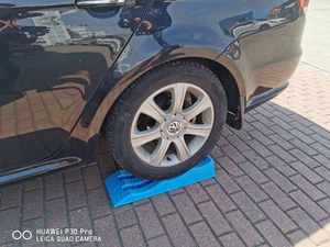 Cales de roue légères et durables de qualité supérieure avec poignée pratique pour caravanes et camping-cars - Lot de 2 butées robustes - Product Image 3