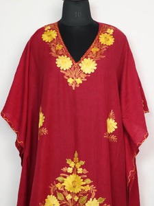 Caftán largo midi negro Kainat de cachemira ligera bordada, estilo casual, con bordado Aari. - Product Image 2