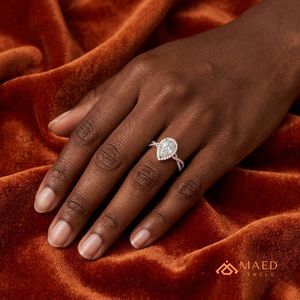 แหวนหมั้นเพชรโมอิสซาไนต์ทรงลูกแพร์ประดับเพชรแบบ Halo Prong Setting สีโรสโกลด์ ของขวัญเครื่องประดับหรูหราสำหรับผู้หญิง สำหรับวันครบรอบแต่งงาน - Product Image 5