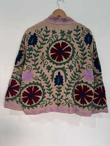 Chaqueta de terciopelo bordada Suzani para mujer, estilo bohemio, hecha a mano en India - Product Image 2