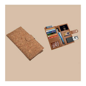 Porte-cartes et passeport professionnel tout-en-un en résine Liviya, modèle 195, avec impression en relief pour cadeaux promotionnels - Product Image 1