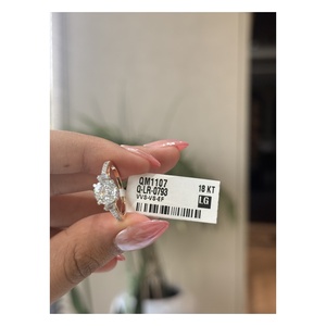 Anillo Solitario Clásico con Diamante Cultivado en Laboratorio de 1.75 Ct, con Piedras Laterales en Corte Baguette, Joyería de Compromiso para Mujer, Elaborado en Oro Sólido de 14 Quilates - Product Image 3