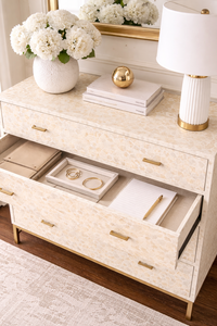 Buffet de luxe en bois massif crème avec 3 tiroirs et pieds dorés pour chambre, salle à manger, entrée ou console - Product Image 4
