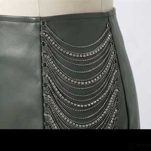 Minifalda de Mujer de Cintura Alta en Cuero Sintético con Dobladillo Asimétrico, Decoración con Cuentas, Color Sólido, Estilo Club - Product Image 5