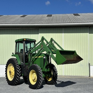 Tractor pequeño John Deere de alto rendimiento, consumo eficiente de combustible y diseño duradero para condiciones agrícolas exigentes - Product Image 3