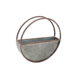 Pot de fleurs en métal de style vintage avec finition antique pour la décoration intérieure et extérieure et les travaux de jardinage - Product Image 4