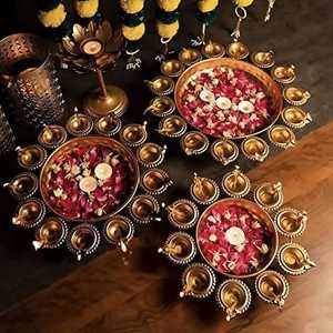 Candélabre circulaire en métal avec supports pour diya, pour les activités religieuses et les décorations festives - Product Image 1