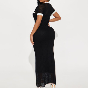 Elegante Vestido Suéter Maxi Negro de Punto con Botones Blancos en Contraste y Bolsillos, Manga Corta, Estilo Bodycon Otoñal - Product Image 2