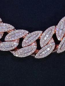 Collar de cadena cubana chapado en oro de excelente calidad con diamantes y acabado brillante, disponible a precio de mayorista. - Product Image 2