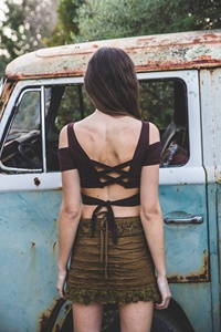 Minifalda Cruzada de Algodón Tejido a Crochet con Estilo Bohemio Ligero para un Look Etéreo y Caprichoso - Product Image 4