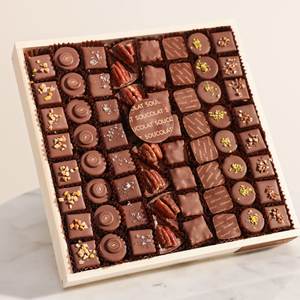 Plateau de service élégant en bois en forme de cœur pour chocolats et noix, couleur unie, fait main, design moderne et minimaliste, vaisselle et assiettes - Product Image 4