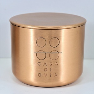 Casa Di Ovia - Portavelas Cilíndrico de Cobre Hecho a Mano con Logotipo Grabado - Decoración para el Hogar de Navidad y San Valentín - Product Image 4
