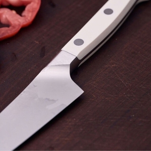 Couteau de préparation à bord fin de 5,5 pouces, lame argentée, manche blanc à trois rivets, couteau de cuisine pour hacher les légumes, trancher les fruits, préparer les aliments - Product Image 4