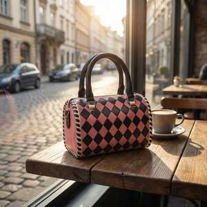 Bolso de mano mini Speedy de cuero genuino 100% con patrón a cuadros en negro y rosa para mujer con doble asa de transporte. - Product Image 6