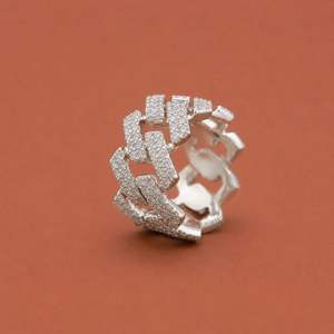 Anillo de Lujo Unisex Chapado en Oro de 14K Estilo Hip Hop con Diamantes Redondos Brillantes Cultivados en Laboratorio, Diseño de Brazalete Abierto con Pavé Completo - Product Image 1