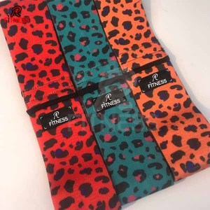 Bandas de resistencia para glúteos con estampado de leopardo, bandas de tela para entrenamiento de sentadillas para mujeres, bandas de tela antideslizantes para glúteos. - Product Image 2