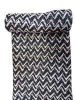 Tissu brodé géométrique Chevron de luxe en promotion – Matière en coton noir de haute qualité avec motif zig-zag cordonné blanc