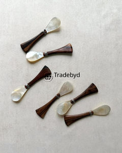Cuillère artisanale incrustée de nacre, outil de service de luxe pour la cuisine, Tradebyd - Product Image 1