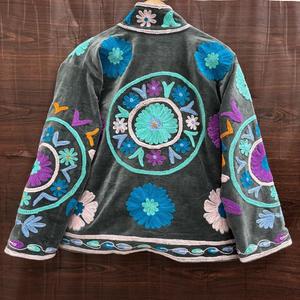 Chaqueta de terciopelo bordada con motivos florales bohemios para mujer, abrigo étnico vintage de gran tamaño con apliques de ganchillo hechos a mano. - Product Image 6