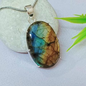 Colgante de Labradorita, Plata de Ley 925, Hecho a Mano, Gema Natural de Fuego Azul, Collar para Mujer, Regalo, Joyería - Product Image 1