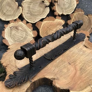 Poignée de porte en fer forgé traditionnelle Iron Nature, finition résistante à la rouille, installation facile, surface embossée à motif de feuille - Product Image 2