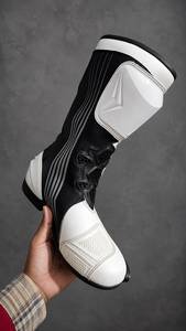 Botas de Motociclismo Obexa Blancas de Cuero Genuino, para Verano, Otoño e Invierno, con Suela Antideslizante Protectora, Cierre de Velcro en el Tobillo - Product Image 2