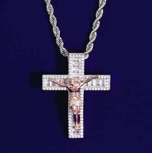 Pendentif Croix Plaqué Or Rose avec Moissanite, Figurine de Jésus Sertie, Chaîne en Argent 925, Collier Unisexe, Bijou Cadeau - Product Image 3