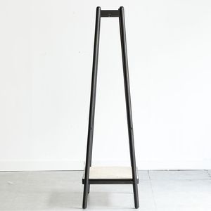 Massello di legno di quercia appendiabiti in nero con Rattan appendiabiti in piedi per appendere i vestiti più scaffali per la conservazione - Product Image 4