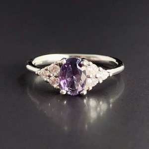 Anillo de compromiso, promesa, boda o aniversario Grace Amethyst de plata de ley, piedra de nacimiento de febrero, regalo para mujer - Product Image 1