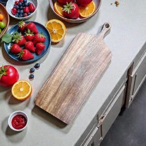 Tabla de cortar de madera hecha de madera noble de primera calidad que ofrece un rendimiento duradero en cocinas domésticas en todo el mundo. - Product Image 4