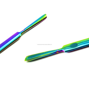 Ensemble d'outils repousse-cuticules double tête en acier inoxydable réutilisable pour manucure et pédicure avec finition arc-en-ciel - Product Image 3