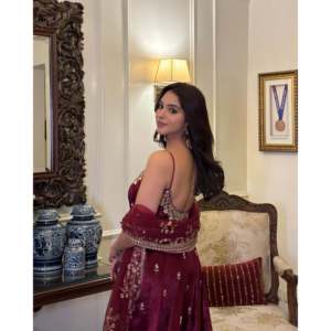 Anarkali Robe pour fêtes Taille XS Brodée Zari-Paillettes de codage avec Dupatta et Pallu - Product Image 3