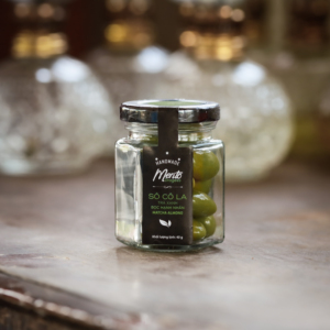 Dragées au chocolat matcha premium avec amandes pour cadeaux d'entreprise dans une boîte personnalisée - Product Image 6