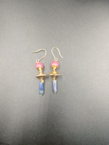Pendientes de Aro Minimalistas Amaira Jewels, Chapados en Oro, con Perlas de Agua Salada, Diseño para Parejas, Corte Brillante, Color Azul Fantasía, Regalo para Fiesta - Product Image 2