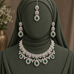 Conjunto de Collar, Pendientes y Maang Tikka con Piedra Verde en Forma de Lágrima Plateada, Joyería Nupcial Pakistaní, Fabricante Mayorista - Product Image 6