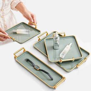 Plateau de service élégant en métal avec finition émaillée, parfait pour des réceptions élégantes à la maison ou lors de fêtes en plein air - Product Image 5