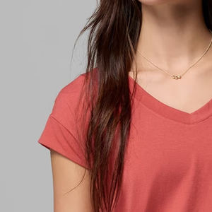 T-shirt pour femme à col en V, toucher doux, haut léger pour femme, matière polyester respirante et douce, avec logo personnalisé, design décontracté - Product Image 3