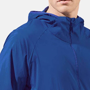 Conjunto corto de chaqueta cortavientos para hombre, combinación de chaqueta y pantalones cortos duraderos y ligeros, perfecto para caminar, correr, viajar y deportes al aire libre. - Product Image 4