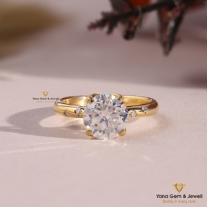 Anillo de Uso Diario Clásico Solitario de Oro Sólido de 14K con Diamante Cultivado en Laboratorio CVD de 1.00 Quilates, Corte Redondo, Color E, Claridad VVS2, Certificado IGI - Product Image 1