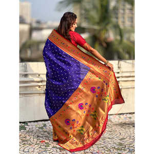 Sari de seda de fusión Paithani Bandhani violeta con tejido Zari de Elite Weaves, Pallu Meenakari y blusa a contraste - Product Image 4