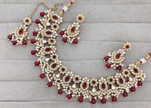 Conjunto de Collar Choker Tradicional Indio Chapado en Oro Antiguo con Piedras Preciosas de Rubí Rojo Granate y Pendientes, Joyería Nupcial - Product Image 4