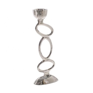 Nuevo diseño moderno de metal en fundición de aluminio, candelero de pilar de vela de metal, soporte de vela de lujo hecho a mano de buena calidad - Product Image 1