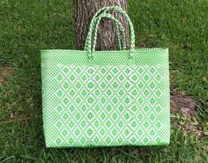 Sacs en plastique réutilisables en PVC recyclé de qualité supérieure, estampés à chaud, avec poignée longue, emballage personnalisé du Vietnam, vente en gros - Product Image 1