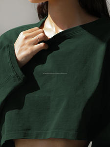 Sudadera de cuello redondo superior de manga larga de estilo profesional para mujer al por mayor de fábrica sudaderas con capucha personalizadas cortas atléticas para mujer - Product Image 6