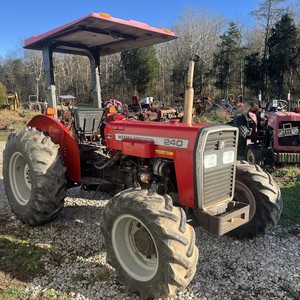 รถแทรกเตอร์มือสอง Massey Ferguson MF240 รุ่นขับเคลื่อน 2 ล้อ ประหยัดน้ำมันและให้กำลังสูงสุด - Product Image 3