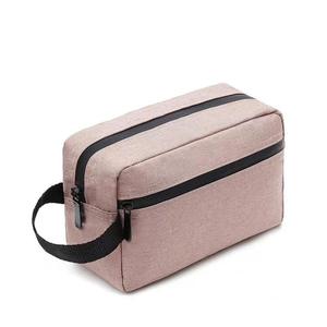 Sac de toilette imperméable personnalisé avec logo, sac cosmétique en cuir portable pour le travail ou les voyages, pour hommes et femmes - Product Image 3