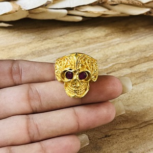 Anillo Gótico de Calavera 2026, Última Colección, con Granate, Latón, Baño de Oro de 18k, Textura Filigrana, Estilo Punk, Anillo de Calavera para Motociclistas, Venta al por Mayor - Product Image 3