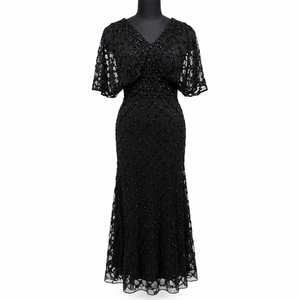 Robe de soirée élégante noire à col en V et perles |   Robe de soirée chic mi-longue à manches courtes, coupe trapèze, avec ourlet en dentelle transparente et design orné - Product Image 1