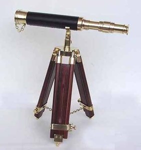 Telescopio Náutico Antiguo de Latón con Trípode de Madera, Acabado Pulido y Bañado en Oro, Modelo Coleccionable - Product Image 2