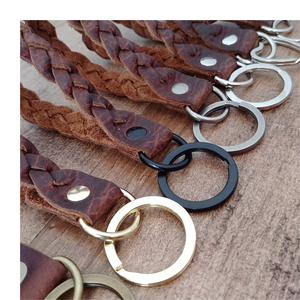 Llavero de Cuero Genuino Trenzado de Grano Completo con Mosquetón, Forma de Bola e Impresión Tipográfica, Estilo Vintage - Product Image 4